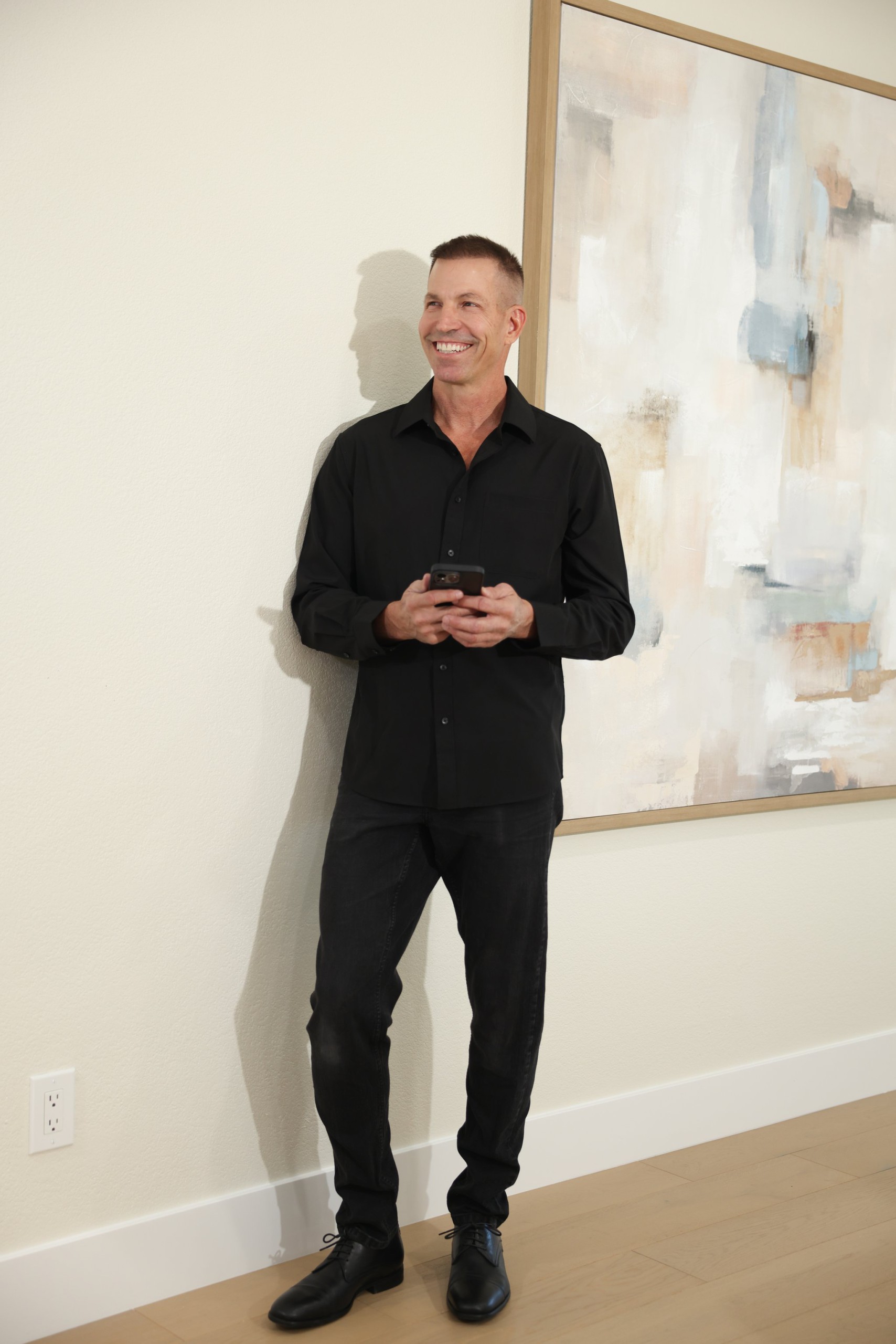 What to Expect When Working with a Home Stager 1 | Luxury Home Staging & Design in Las Vegas Scott Ascherman CFO of Utopia Home Staging Las Vegas discussing the staging process with clients