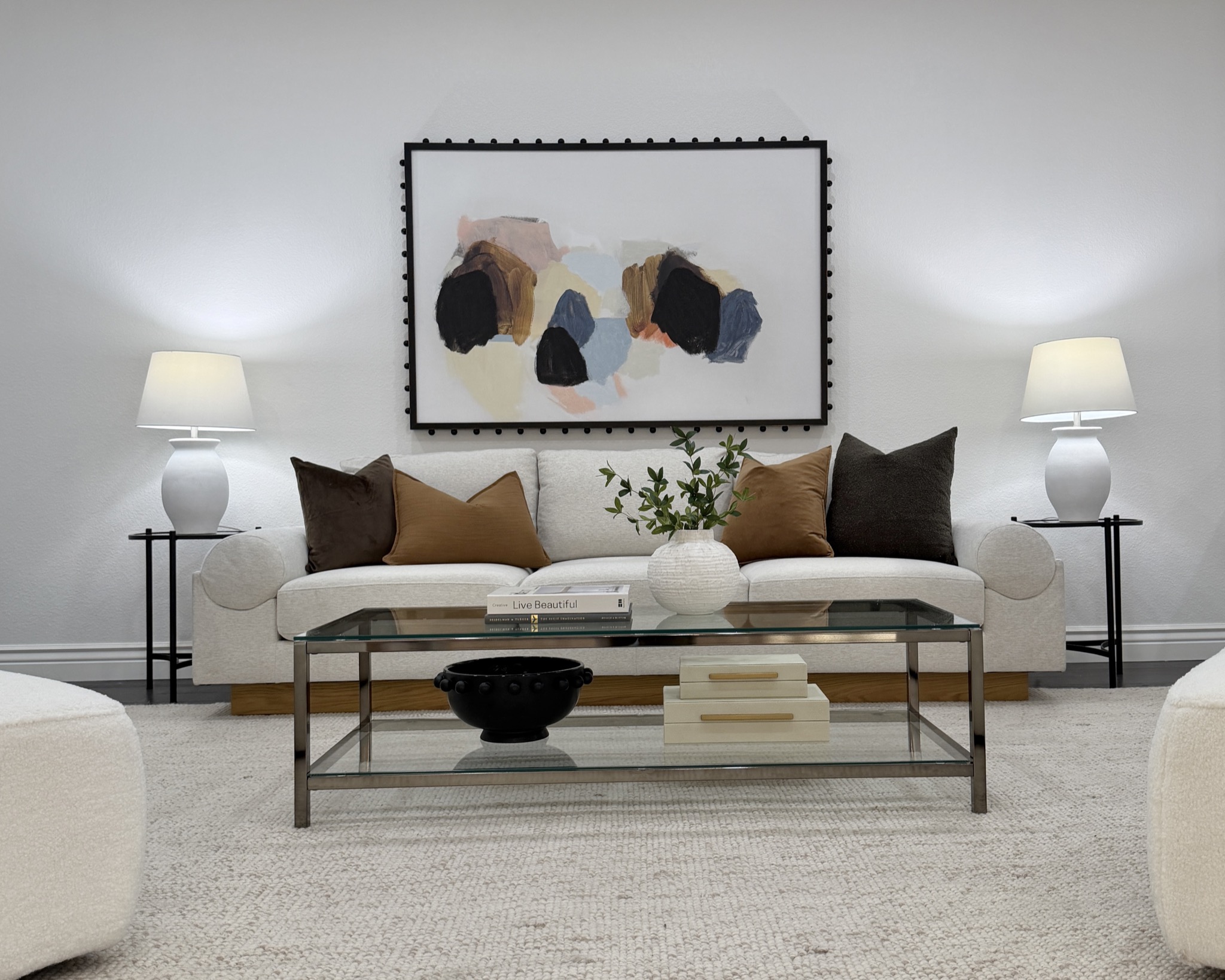 Vacant home staging Las Vegas living room with complete professional furnishing by Utopia Home Staging
